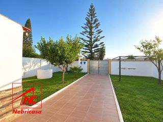 Chalet in Las Tres Piedras - Costa Ballena. Tu hogar junto al mar empieza aquí. en una de las zonas más atra