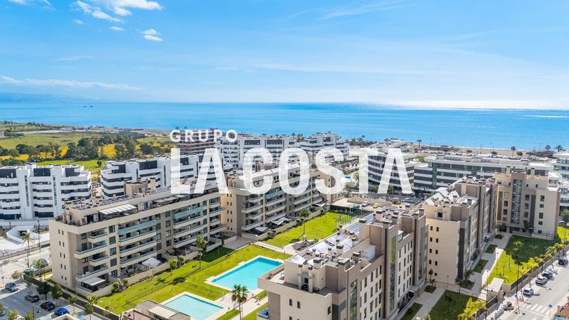 Foto 32693446-e9cc-4fc2-936e-15a24acf9e88. Àtic amb aparcament piscina a Los Álamos Torremolinos