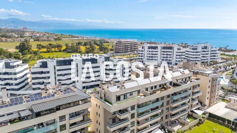 Foto ecc9a208-6893-43e7-b42f-194c3562a98e. Àtic amb aparcament piscina a Los Álamos Torremolinos