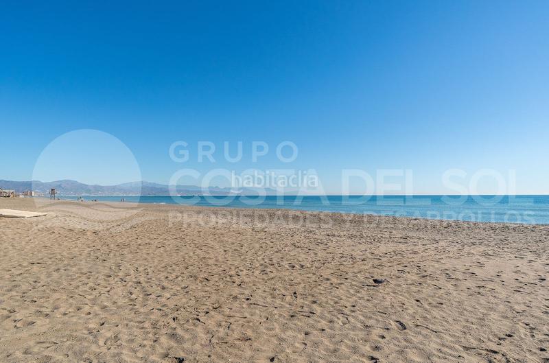 Foto 36ca2562-0a92-4d79-ac1e-151b62dbcdd0. Location appartement avec parking piscine dans Los Álamos Torremolinos