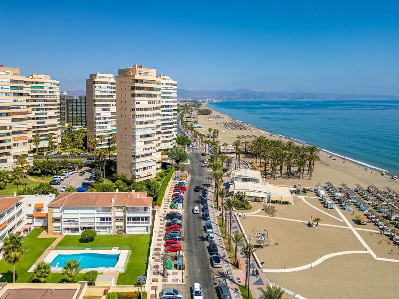 Foto 13cf12cd-0b47-41bf-969b-cfaf6f7219e1. Affitto piano terra con piscina in Playamar - Benyamina Torremolinos