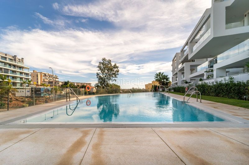 Foto 3d71cb16-f2e8-4fae-8380-d06a6108d34e. Apartament amb aparcament piscina a El Pinillo Torremolinos