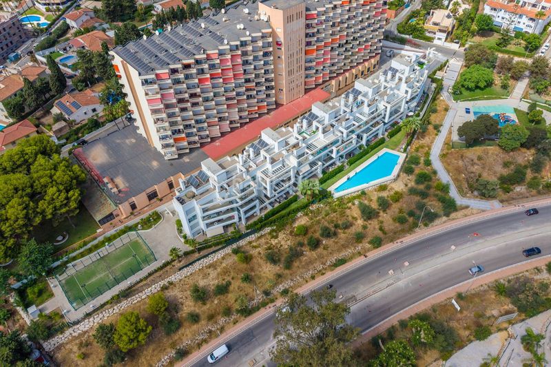 Foto 61720f36-d322-4341-8bde-5e19c515e038. Apartament amb aparcament piscina a El Pinillo Torremolinos