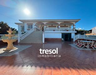 Xalet en Pinos de Alhaurn. Oportunidad. chalet independiente de 480m2 en parcela de 1550m2