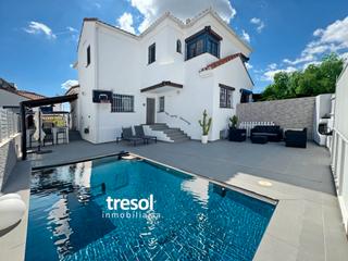 Towny house in Pinos de Alhaurín. Chalet pareado con piscina privada y gran semisótano en urb. tar