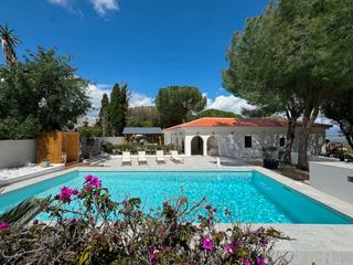 Chalet in Pinos de Alhaurín. Villa en una sola planta recién reformada íntegramente, con pisc