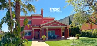 Chalet in Manantiales - Lagar - Cortijo. Exclusiva villa recién renovada en inmejorable ubicación. calida