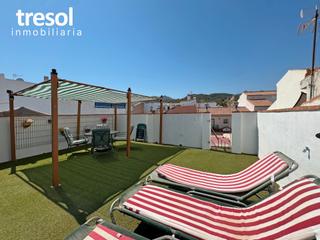 Casa adossada  Calle juan xxiii. Casa en excelente ubicación y en impecable estado. fácil aparcam