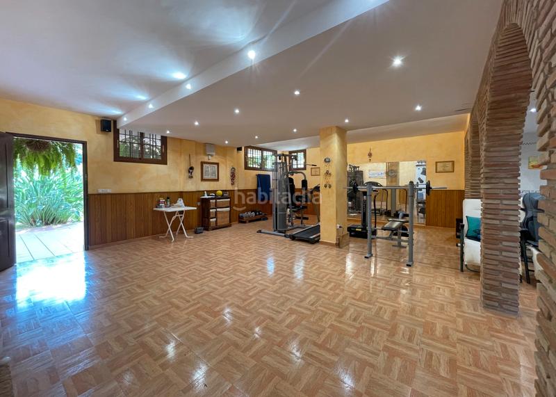 Foto 11c12fc8-5cfe-40e3-aa0b-2b535f3f2897. Xalet amb xemeneia calefacció aparcament piscina a Alhaurín de la Torre