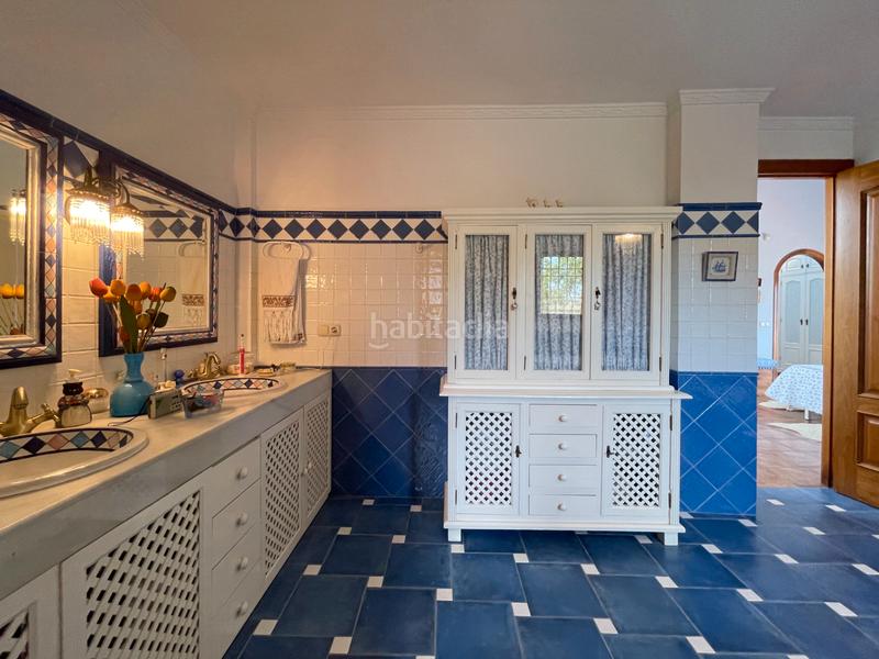 Foto 8f635fa8-5dd9-4255-926b-09999b2aba05. Xalet amb xemeneia calefacció aparcament piscina a Alhaurín de la Torre