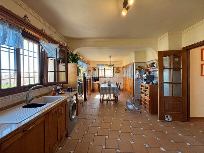 Foto a3db2b58-fb4d-4e06-92b1-a3a89b7564c1. Xalet amb xemeneia calefacció aparcament piscina a Alhaurín de la Torre