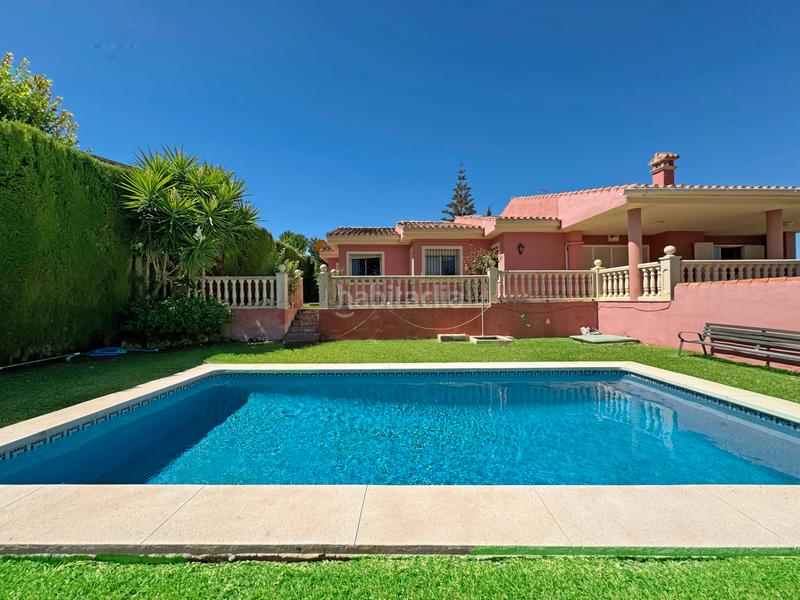 Foto adbbfe09-3b59-4ca3-9f13-3b6ac413c61c. Chalet with fireplace heating parking pool in Manantiales - Lagar - Cortijo Alhaurín de la Torre