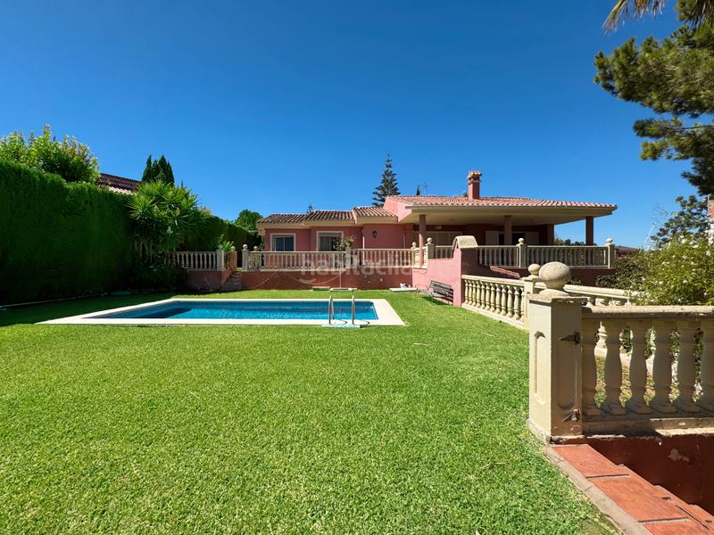 Foto be63f895-cde4-4c24-b80e-ce985dbbc40e. Chalet with fireplace heating parking pool in Manantiales - Lagar - Cortijo Alhaurín de la Torre