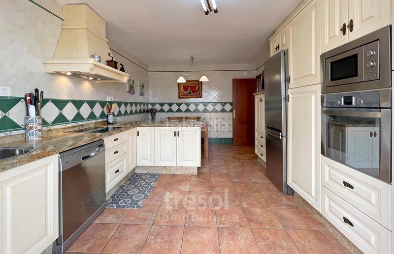 Foto 850c7358-8849-44da-b685-0642ebcad1db. Chalet avec cheminée chauffage dans Centro Alhaurín de la Torre