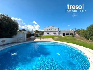 Chalet in El Romeral-Peñón de Zapata. Chalet independiente, suelo urbano, licencia turística en gran p