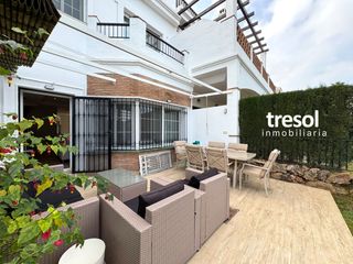 Reihenhaus in Avenida general caffarena 89. Chalet totalmente reformado en 1ª línea del campo de golf.