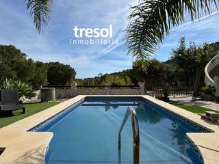 Xalet a Pinos de Alhaurín. Villa con excelentes vistas en pinos de alhaurín.