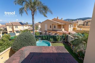 Xalet a Calle carlos saavedra lamas 1. Impresionante chalet pareado en taralpe – alhaurín de la torre