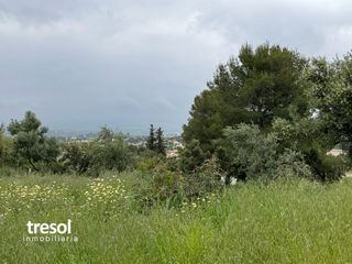 Terreny residencial a Pinos de Alhaurín. Parcela de esquina de 1.000m2, en zona baja de pinos de alhaurin