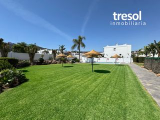 Casa adosada en Capellanía - Retamar. Chalet adosado en exccelente ubicación con parling privado y pis