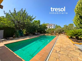 Xalet a Pinos de Alhaurín. Maravillosa villa mediterránea enclavada en un auténtico oasis d