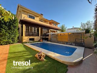Lloguer Casa aparellada  Avenida de la música. Chalet pareado con piscina en excelente ubicación
