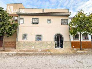 Casa adossada a Caballero Bonald-S. José Obrero-Guadalcacín. Vivienda en guadalcacin