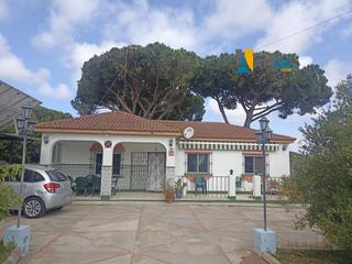 Xalet a Las Lagunas - Campano. Chalet que se asienta sobre suelo rústico, rana verde. chiclana