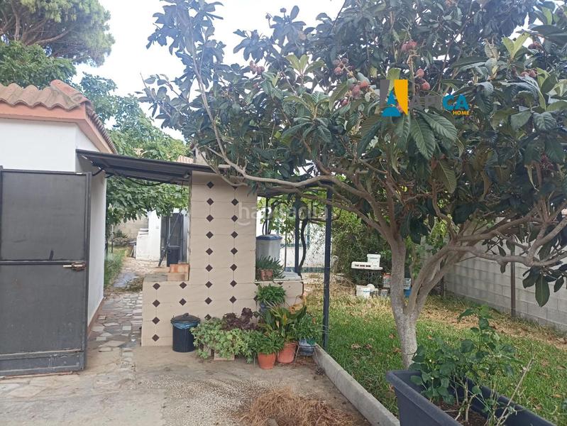 Foto 23a049d7-2ef7-4a2c-9cd9-19e364e6b3ab. Chalet avec parking piscine dans Las Lagunas - Campano Chiclana de la Frontera