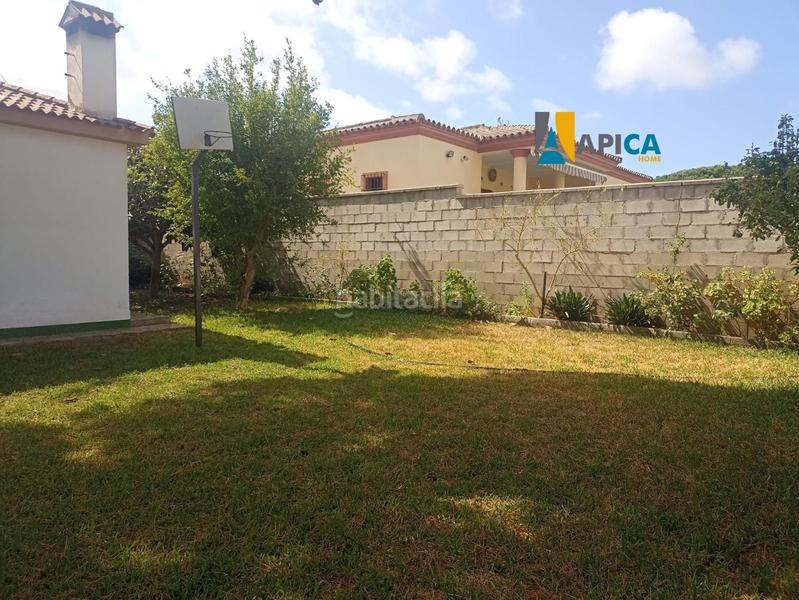 Foto 74a058c1-113b-455d-9324-87eff726c417. Chalet avec parking piscine dans Las Lagunas - Campano Chiclana de la Frontera