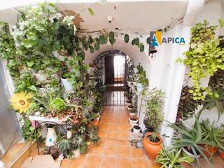 Pis a Vejer. Piso de 2 habitaciones en el corazón de vejer, patio de vecinos