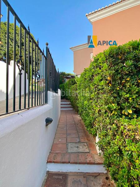 Foto b9453333-4280-4812-9e4f-2e985d19a3bc. Casa adosada se vende chalet adosado en alcaidesa, la línea de la concepción en La Alcaidesa
