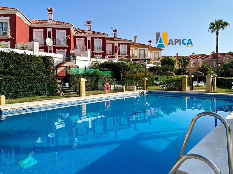 Foto eb353926-9c73-45dc-8666-878b074b6608. Casa adosada se vende chalet adosado en alcaidesa, la línea de la concepción en La Alcaidesa