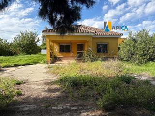 Xalet a La Soledad. Chalet en suelo rústico que consta de 3 construcciones, la soled