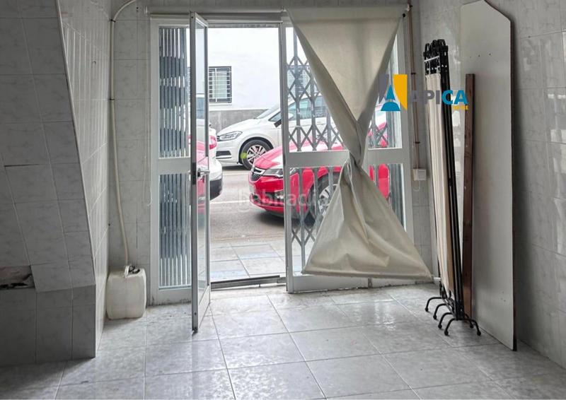 Foto 4a0d9f9a-f149-42f1-a6b9-8671a3389f69. Local comercial  con doble acceso en el centro . en Barbate