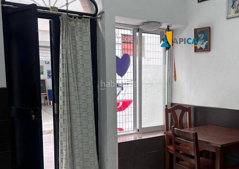 Foto 82f4bd10-3389-40d7-9672-b0db24ce9b2a. Local comercial  con doble acceso en el centro . en Barbate