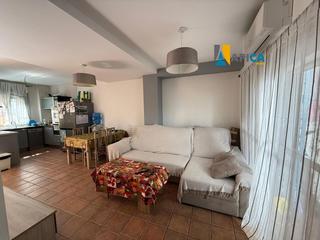 Appartement à Los Pinos. Piso de dos dormitorios, salón comedor, cocina, baño, patio, pla
