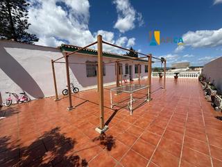 Xalet a El Rinconcillo. Chalet independiente consta de 4 habitaciones, salón, porche cer