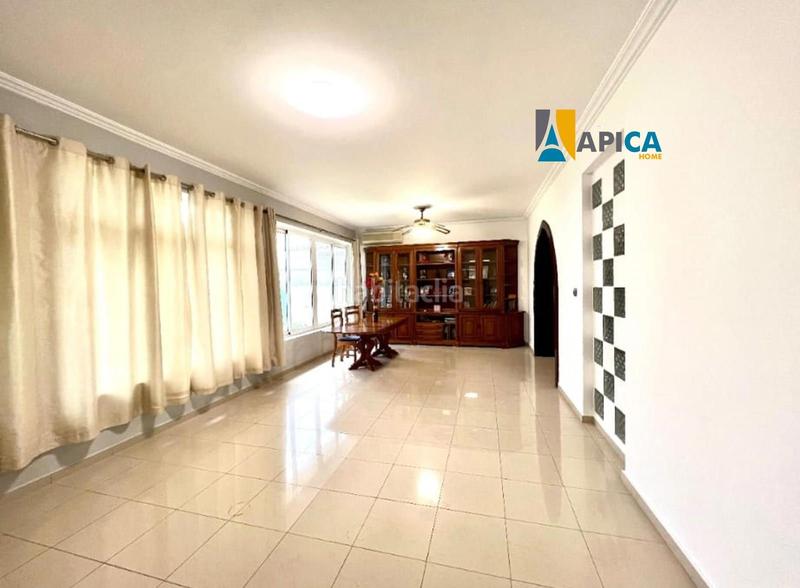 Foto c2abe8e5-b631-4ac4-89ce-ddaac91f73f3. Casa adossada amb aparcament piscina a Barrios (Los)