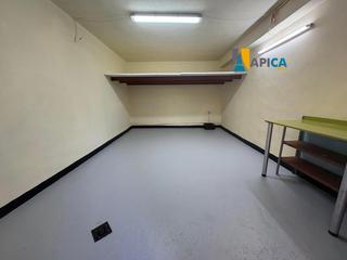 Parking voiture à Núcleo urbano. Garaje cerrado de 33m2 de superficie. zona caja de ahorros.