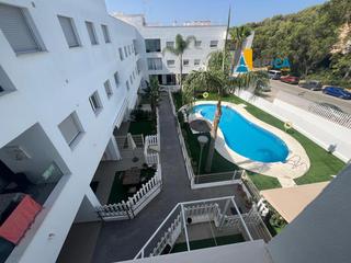 Pis a Conil. Piso con terraza y piscina a 400m de la playa.