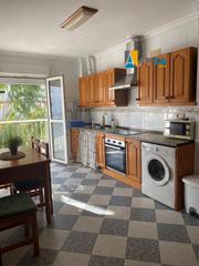 Pis a Conil. Piso en primera planta de 3 habitaciones y 2 baños a 1km de la p