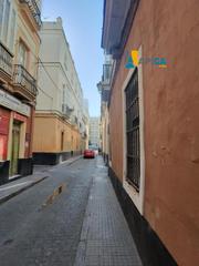 Piso en Alameda - Mentidero - Teatro Falla. Piso de 3 dormitorios, a reformar. casco antiguo cádiz.