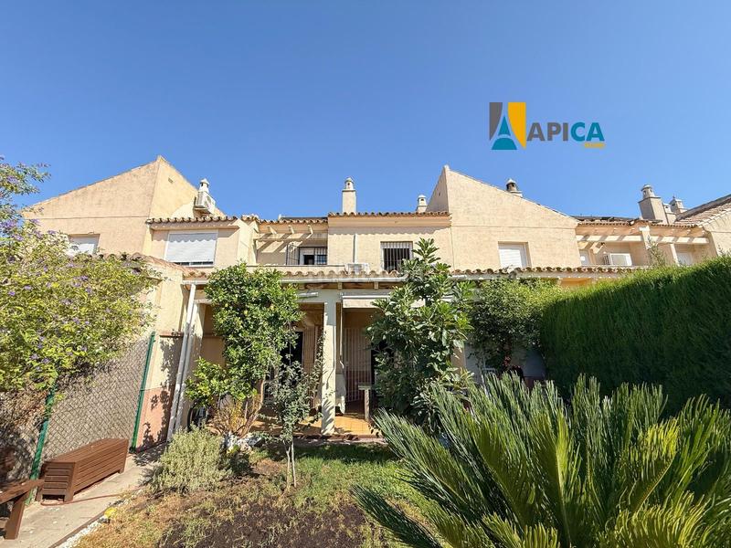 Foto 079fe6e8-af1f-45f7-b460-c562242abea4. Casa a schiera con riscaldamento parcheggio piscina in Jerez de la Frontera