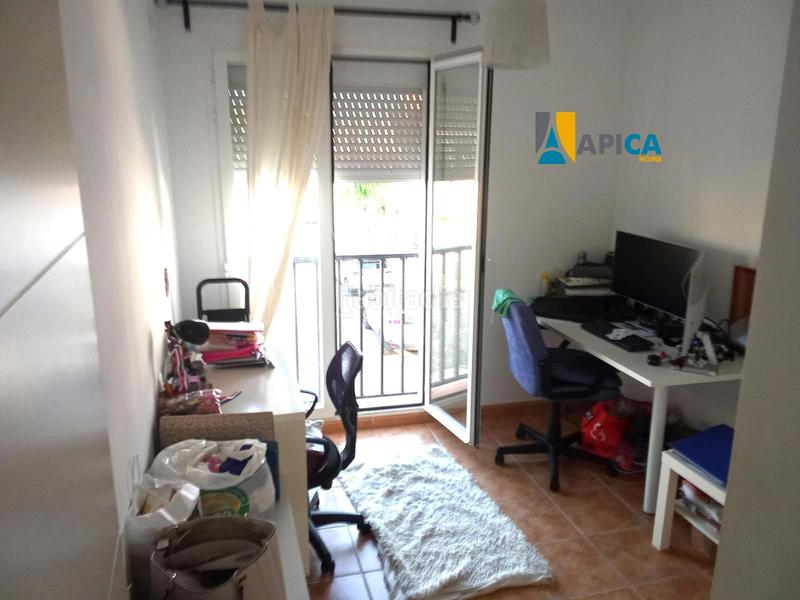 Foto b649cf21-7c0c-4cd6-8599-266ff08c3983. Duplex with parking in El Rinconcillo Algeciras
