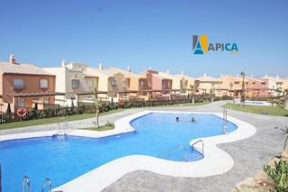 Casa adossada a Alemanes. Adosado de dos plantas con acceso directo a la playa. zahara de