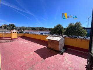 Maison jumelée à Barrios (Los). Casa en planta alta y local comercial en los barrios