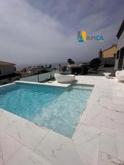 Chalet à San García. Chalet con piscina y gimnasio