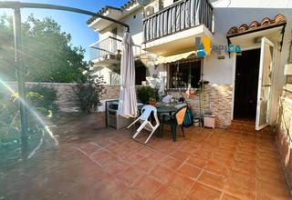 Maison jumelée à Barrios (Los). Adosado en los álamos
