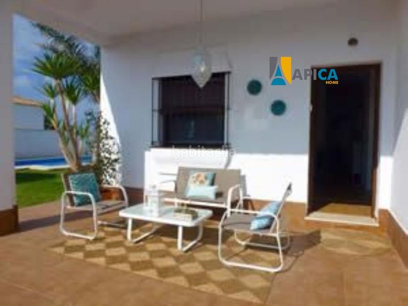 Foto efad0e0c-8879-495f-9dc3-ec85d62392cc. Chalet avec parking piscine dans Los Gallos Chiclana de la Frontera